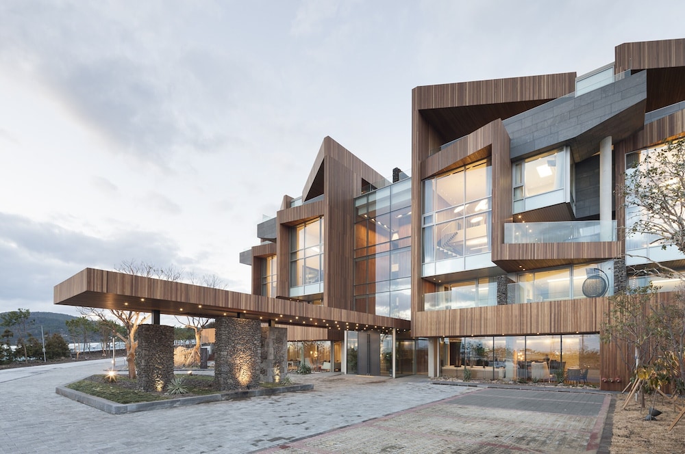 Bayhill Pool & Villa — 5-Star Luxury Hotel in Seogwipo, South Korea