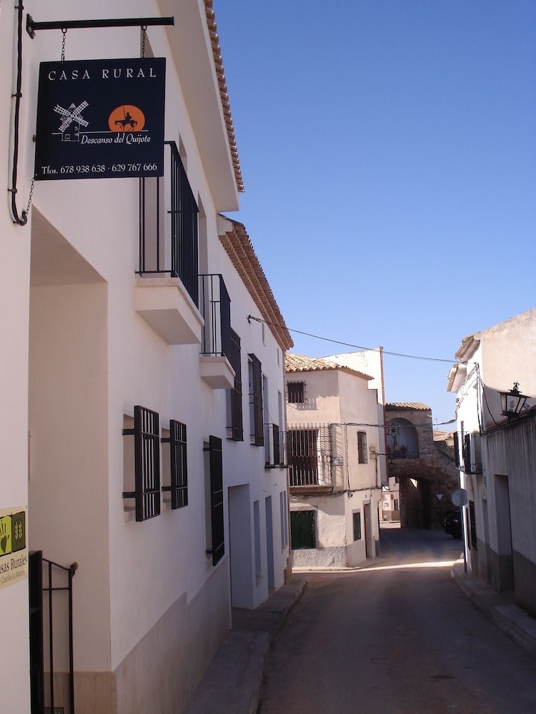 Casa Rural Descanso del Quijote — 4-Star Luxury Hotel in Belmonte, Spain