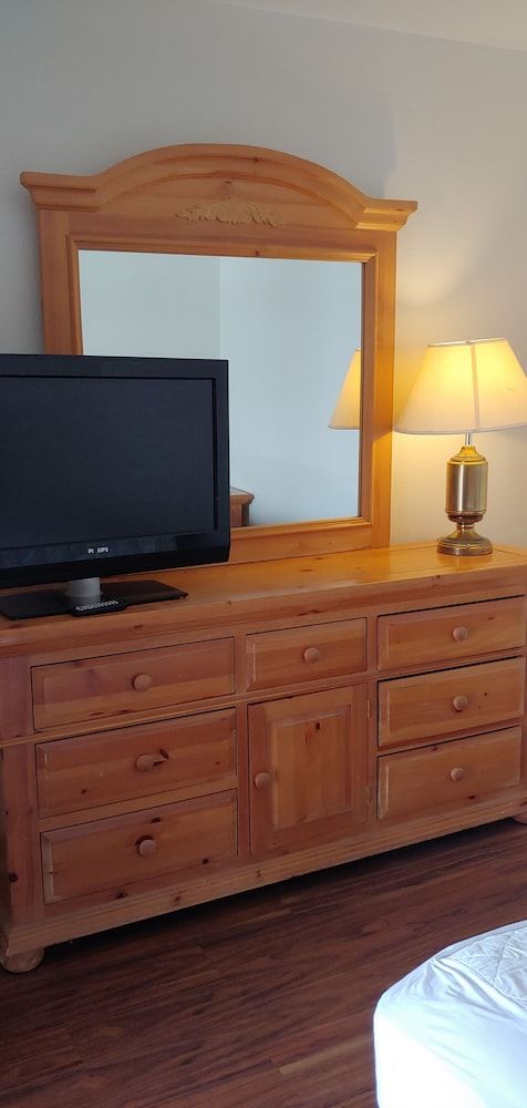 The Western Inn Motel and RV Park - photo 13