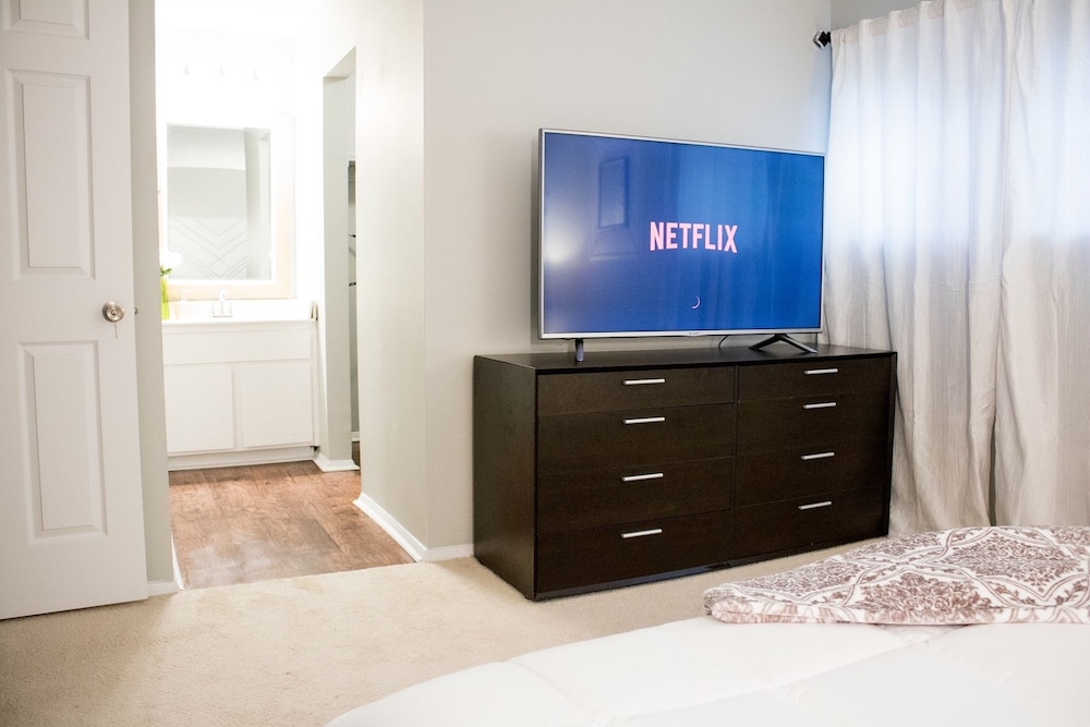 Modern Upscale Private Room - photo 2