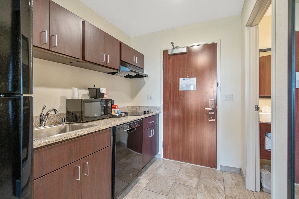 Cobblestone Hotel & Suites Austin - photo 19