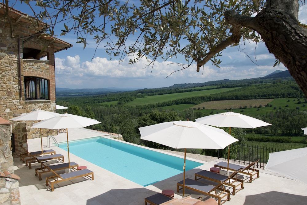 Casa M Vineyard — 4-Star Luxury Hotel in Chianciano Terme, Italy