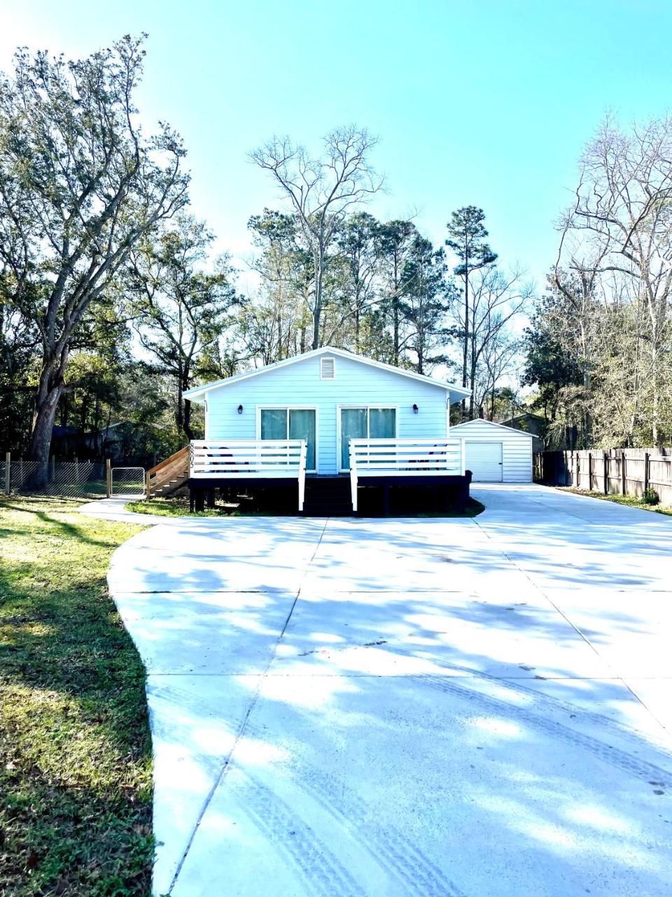 Ocean Springs Cottage 2 Bedroom 2 Bath Sleeps 4 Max — 4-Star Luxury Hotel in Ocean Springs, United States