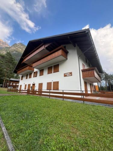 Appartamento Diamante Ad Un Passo Dalla Ciclabile — 4-Star Luxury Hotel in Auronzo, Italy
