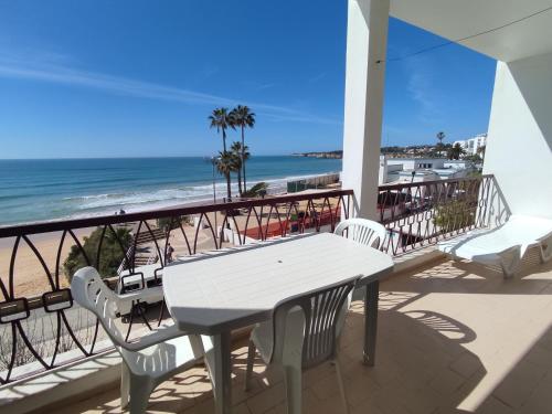 2 Avenida Frente Mar Casas & Papéis — 4-Star Luxury Hotel in Armacao De Pera, Portugal