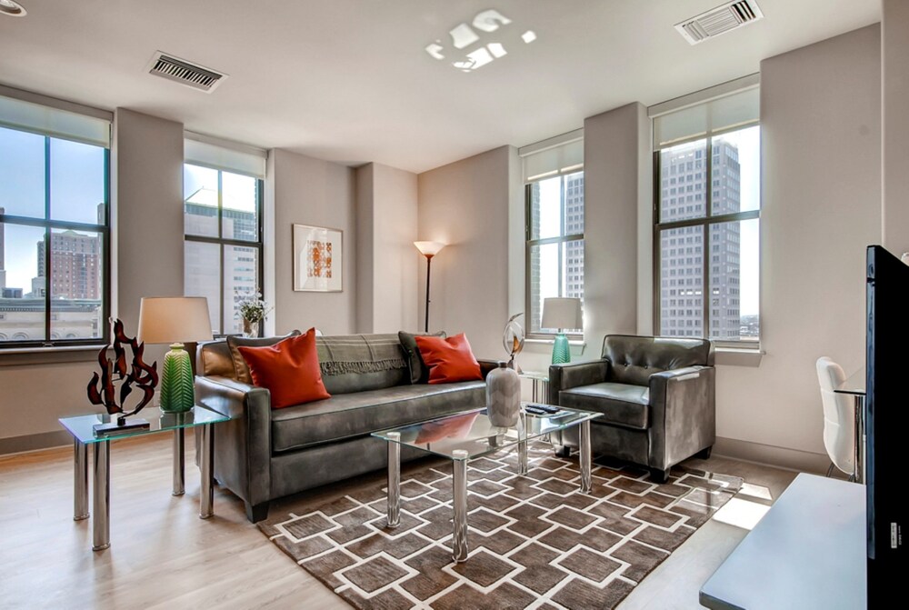 Global Luxury Suites At Light Street - photo 12