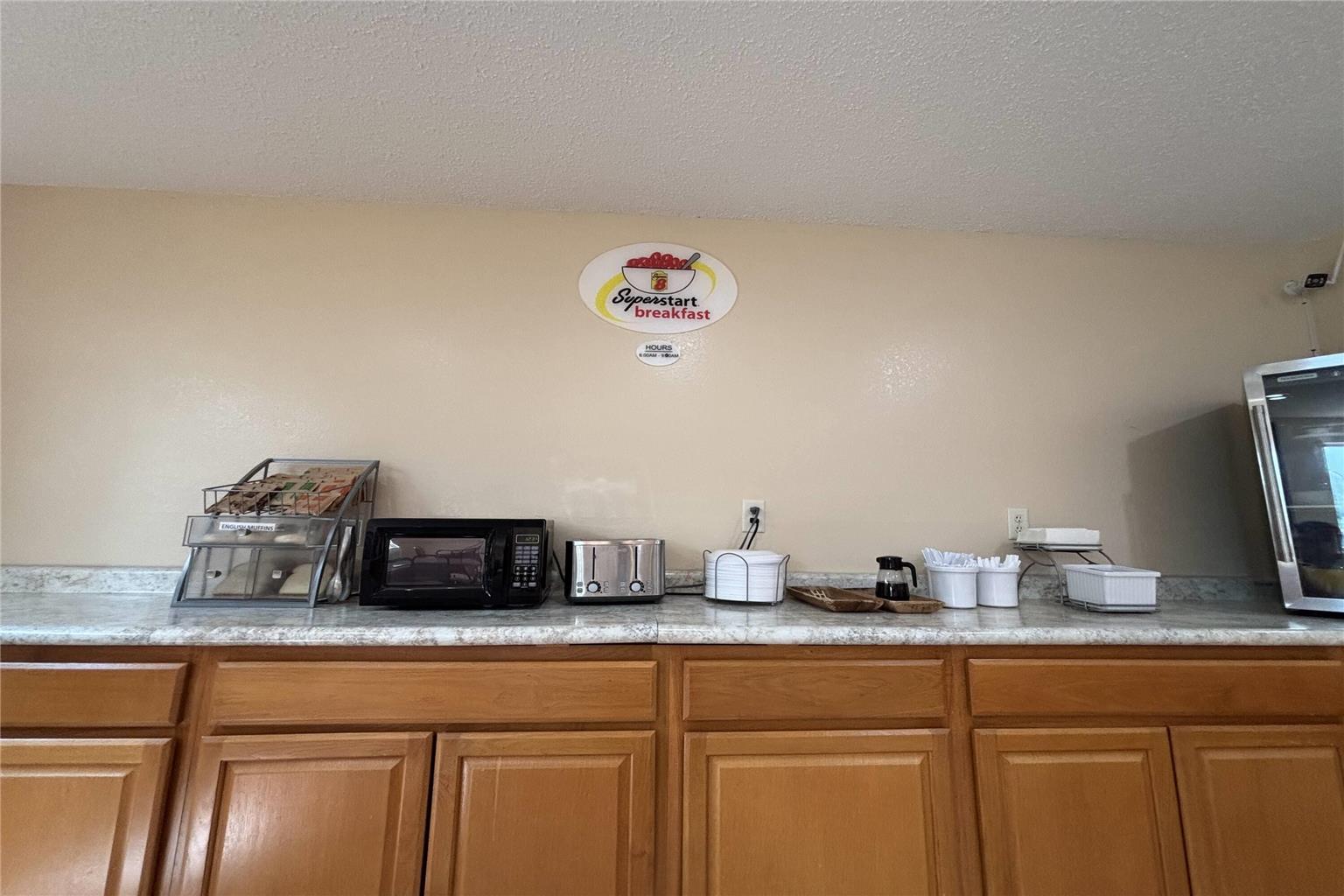 Super 8 by Wyndham Pontiac - photo 26