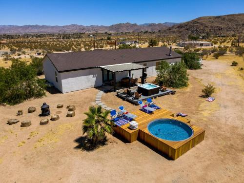 Ranch W Jacuzzi Hammocks & 360 Mountain Views — 4-Star Luxury Hotel in Joshua Tree, United States