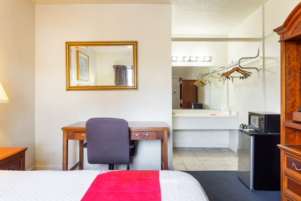 Travelers Place Inn & Suites - photo 17