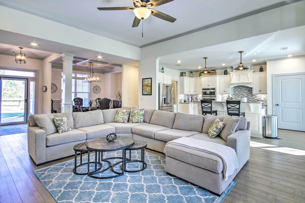 North Augusta Getaway w Large Deck & Yard — hotel in North Augusta