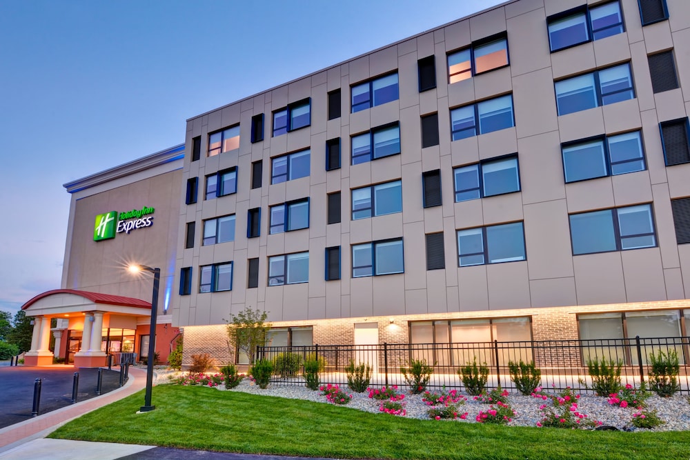 Holiday Inn Express Boston by IHG - photo 80