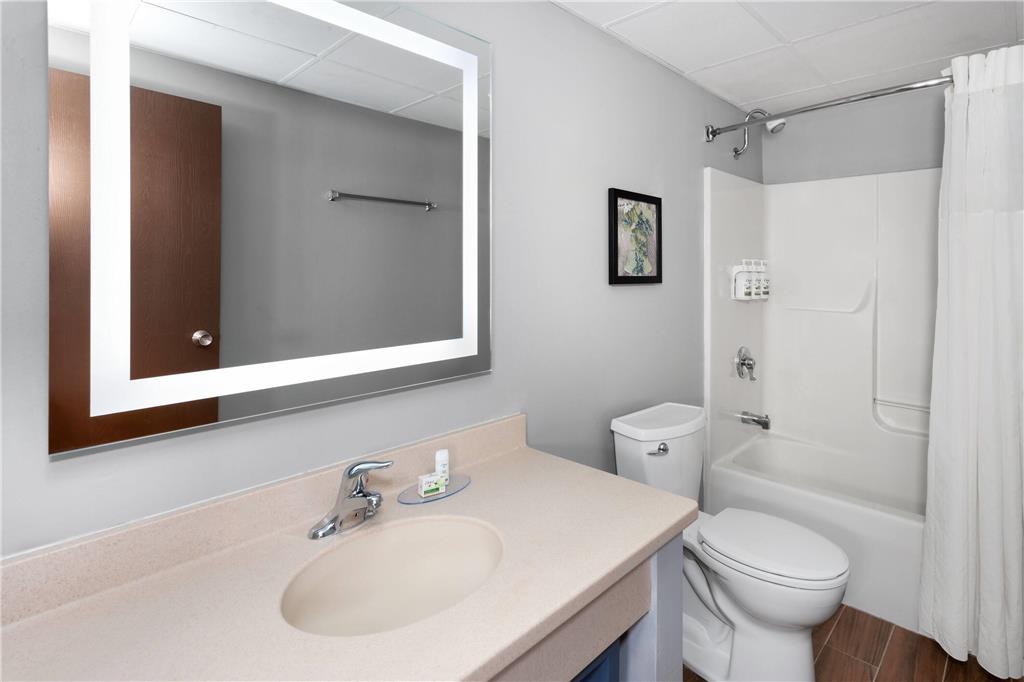 AmericInn & Suites By Wyndham Baraboo Event Center - photo 21