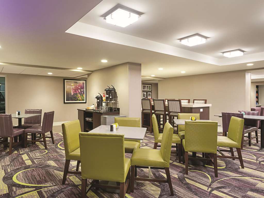 La Quinta Inn & Suites by Wyndham Baltimore BWI Airport - photo 70