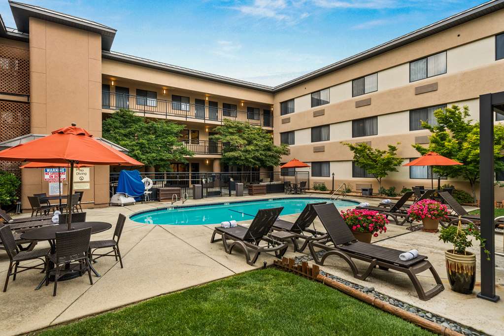 Oxford Suites Redding - photo 13