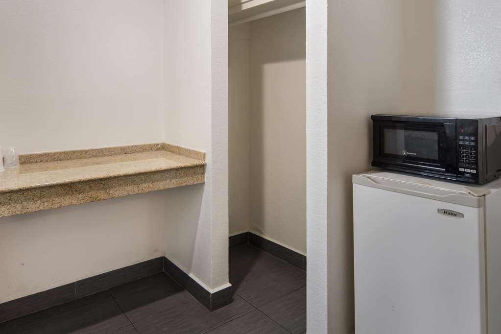 Motel 6 Fort Worth TX Seminary - photo 17