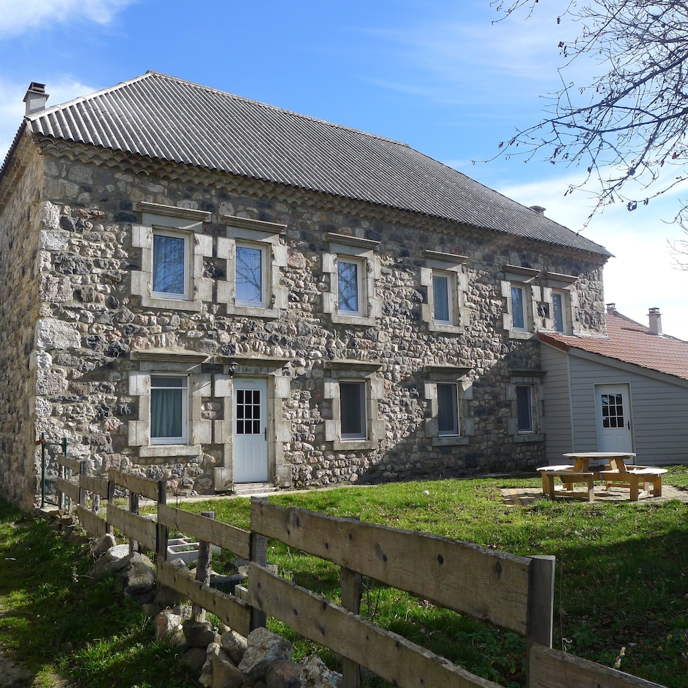 L'Arbrassous - carbon neutral hotel in Avignon