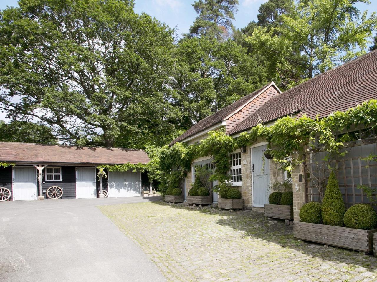 Old Rectory Barn - carbon neutral hotel in Fernhurst