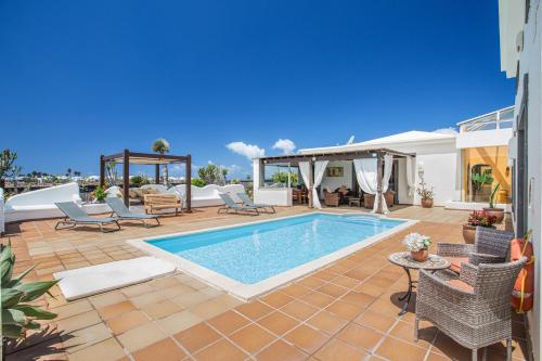 Villa Capricho — 4-Star Luxury Hotel in Playa Blanca, Spain