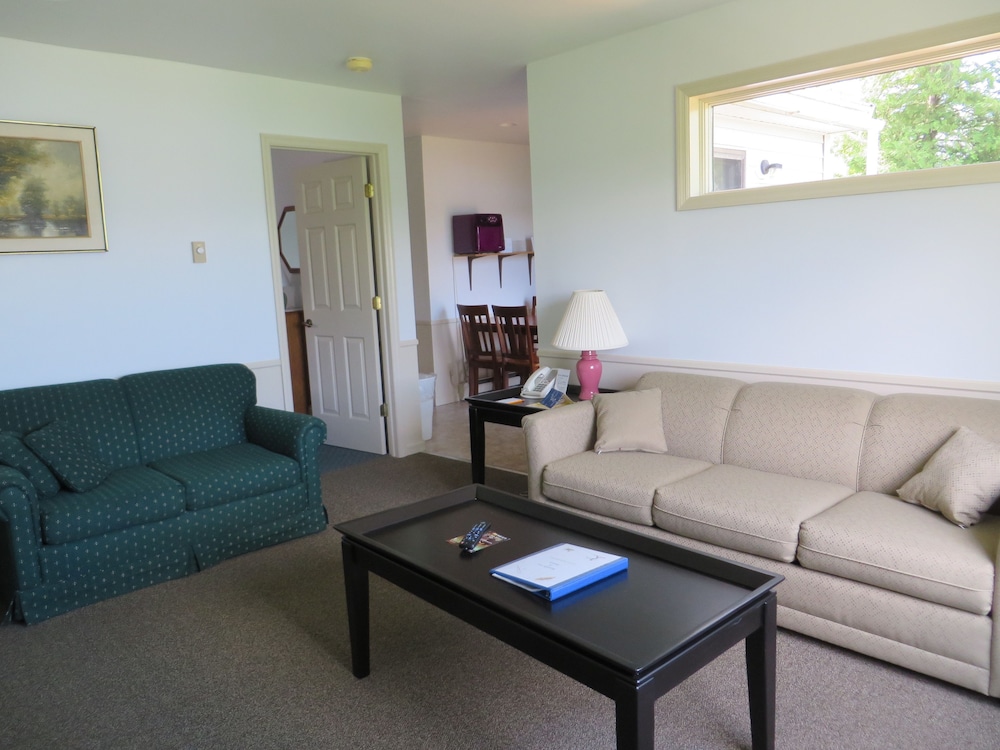 Bayside Inn & Marina - photo 113