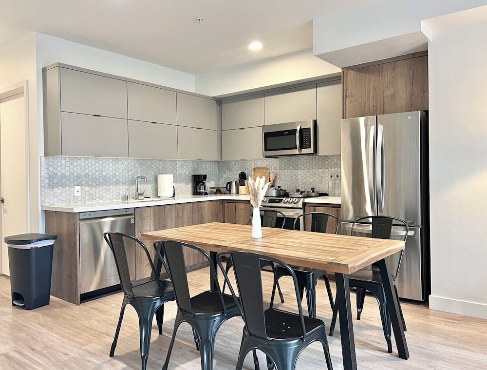 Chic Urban Retreat in Heart of LA - photo 16