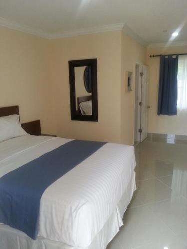 Belvedere Inn - photo 12