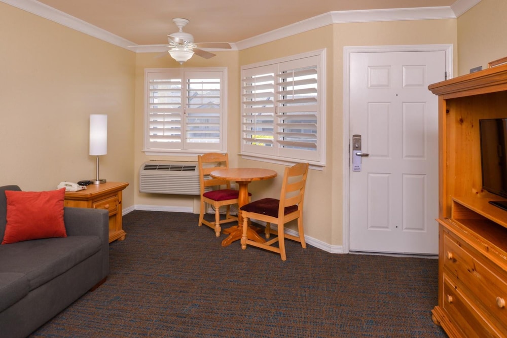 Cayucos Beach Inn - photo 19