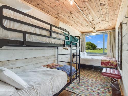 Flophouze Shipping Container Hotel - photo 12