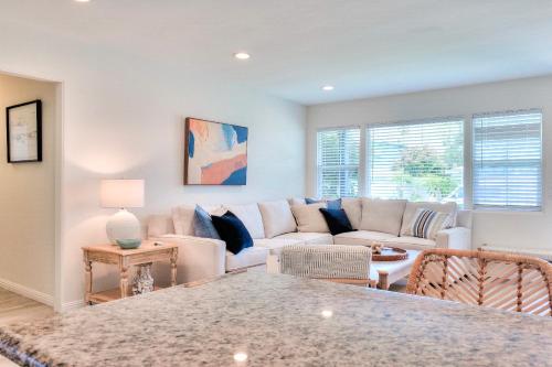 Beachside Bliss Spacious 3BR Retreat Steps to Ocean in Oceanside, United States