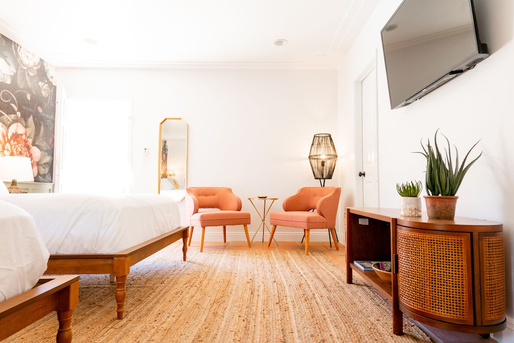 Fleur Noire Hotel 21 and Over - photo 13