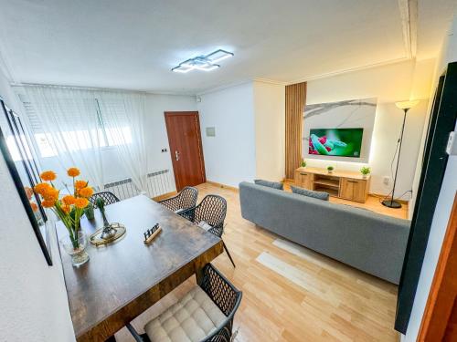 El Angel Del Pilar Turistea in Zaragoza, Spain