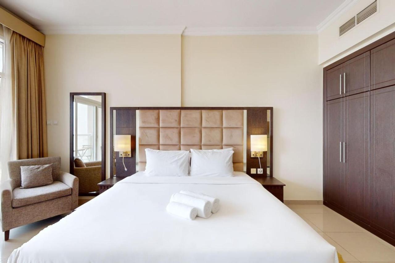 Siraj Tower Colourful Studio — 4-Star Luxury Hotel in Dubai, United Arab Emirates