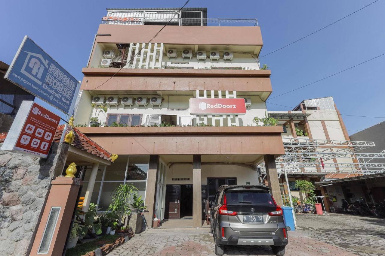 RedDoorz Syariah near Universitas Jember in Jember, Indonesia