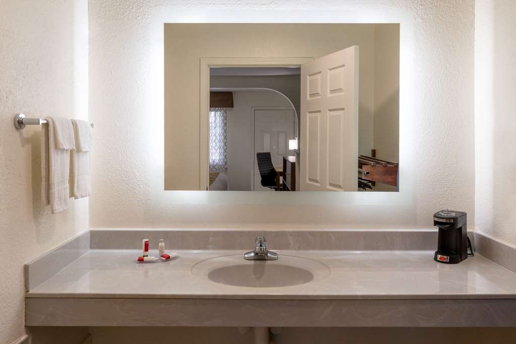 Baymont by Wyndham Biloxi Ocean Springs - photo 26