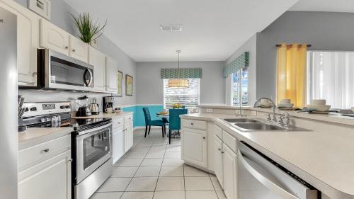 Striking 5br Resort Home Private Pool Spa Disney - photo 2