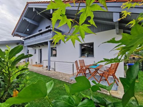 Ferienwohnung Chiemseeliebe — 4-Star Luxury Hotel in Chieming, Germany