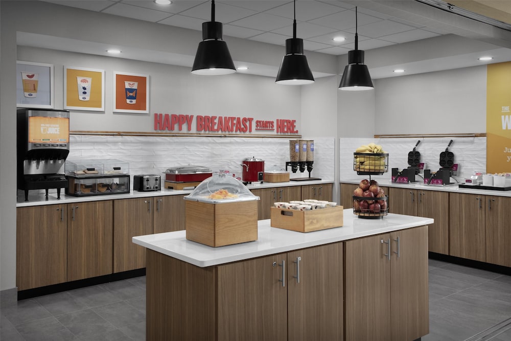 Hampton Inn Lenoir City - photo 21