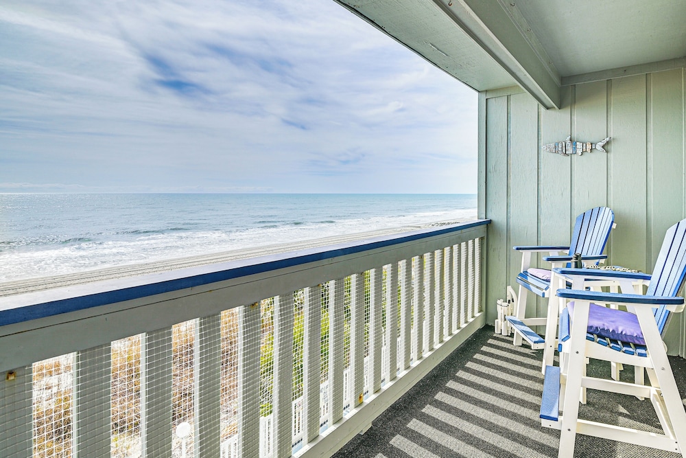 On The Beach Escape Oceanfront in Surfside — 4-Star Luxury Hotel in Myrtle Beach, United States