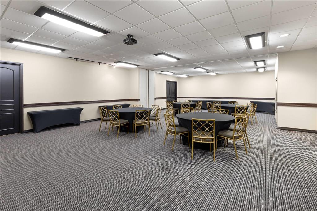 La Quinta Inn & Suites by Wyndham Brownwood - photo 27