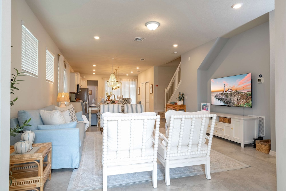 Amazing 5 Suite Home With Resort style Amenities - photo 7