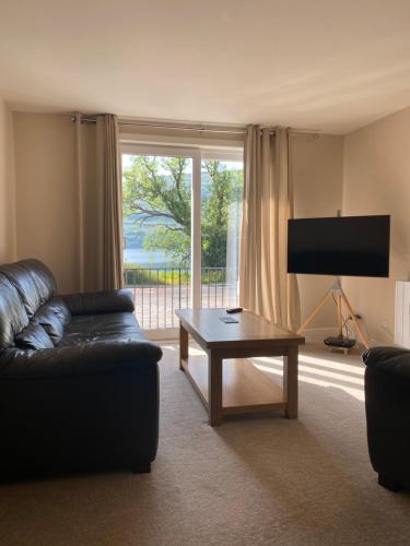 Borrodale one bedroom apartment with balcony and loch view. — 4-Star Luxury Hotel in Fort William, United Kingdom