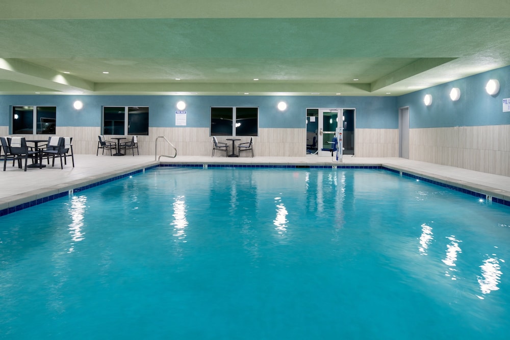 Holiday Inn Express & Suites Bullhead City by IHG - photo 28