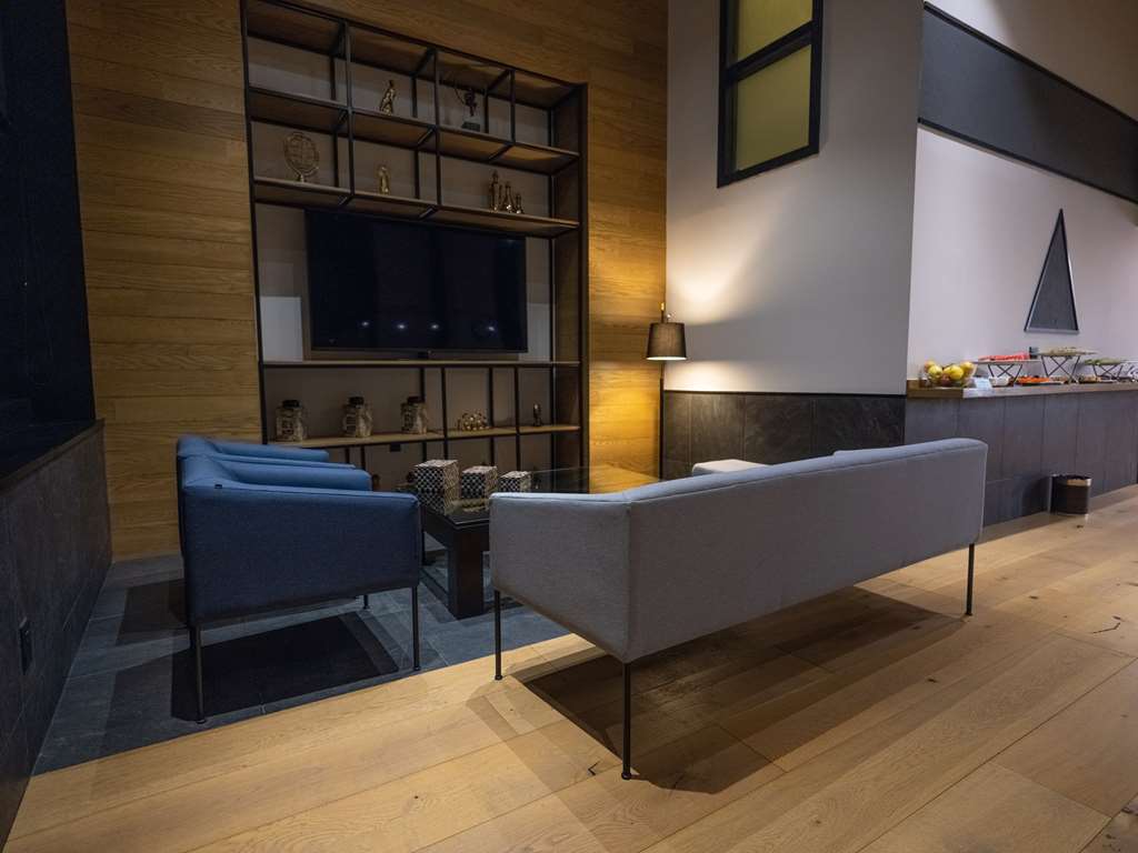 Galeria Plaza Reforma BBC Lounge