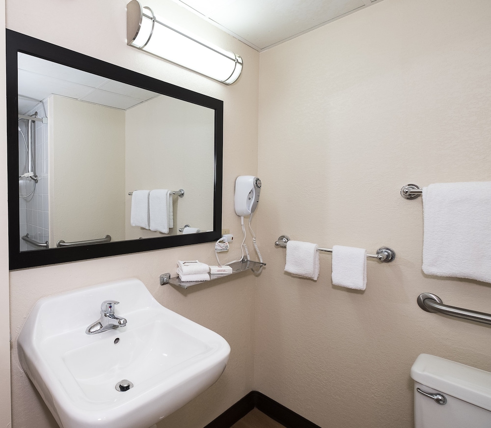 Red Roof Inn Cortland - photo 14