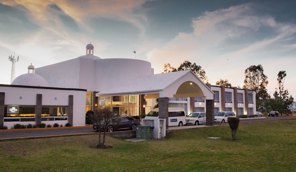 Hotel Aeropuerto Morelia — 5-Star Luxury Hotel in Alvaro Obregon, Mexico