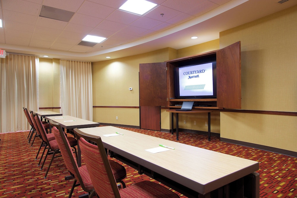 Courtyard by Marriott Blacksburg - photo 19