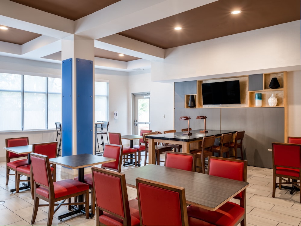 Holiday Inn Express Hotel & Suites Beaumont Nw By Ihg - photo 31