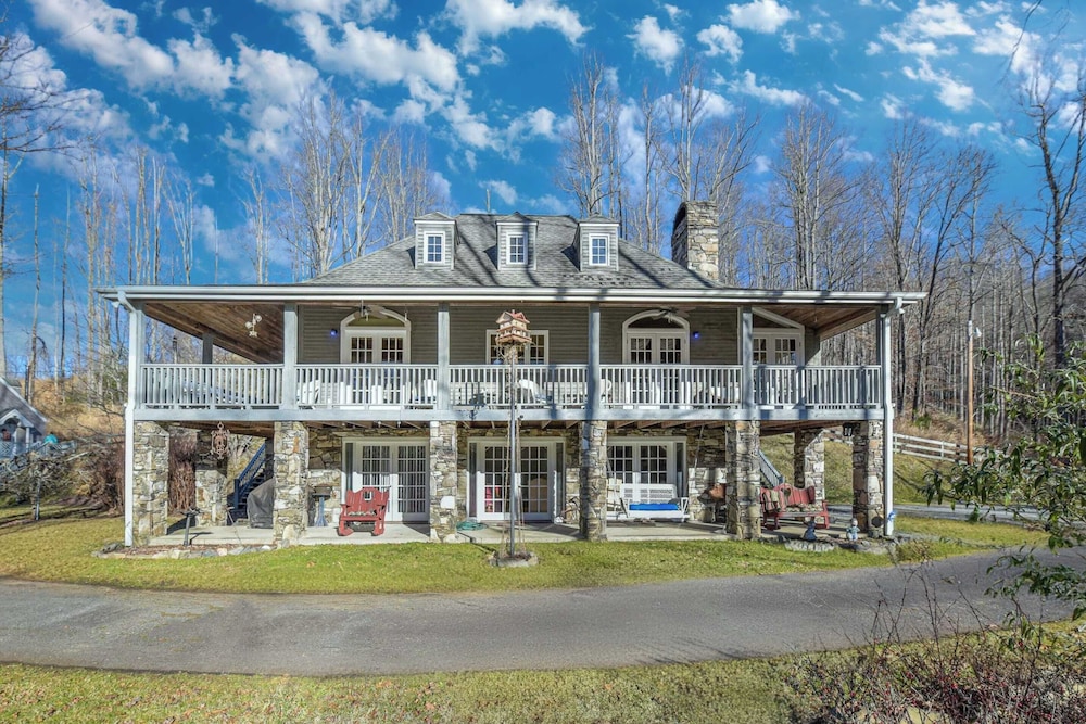 Mainguest House Private Pond Views Large Yard 20mins To Heart Of Asheville 19533065 — Mars Hill
