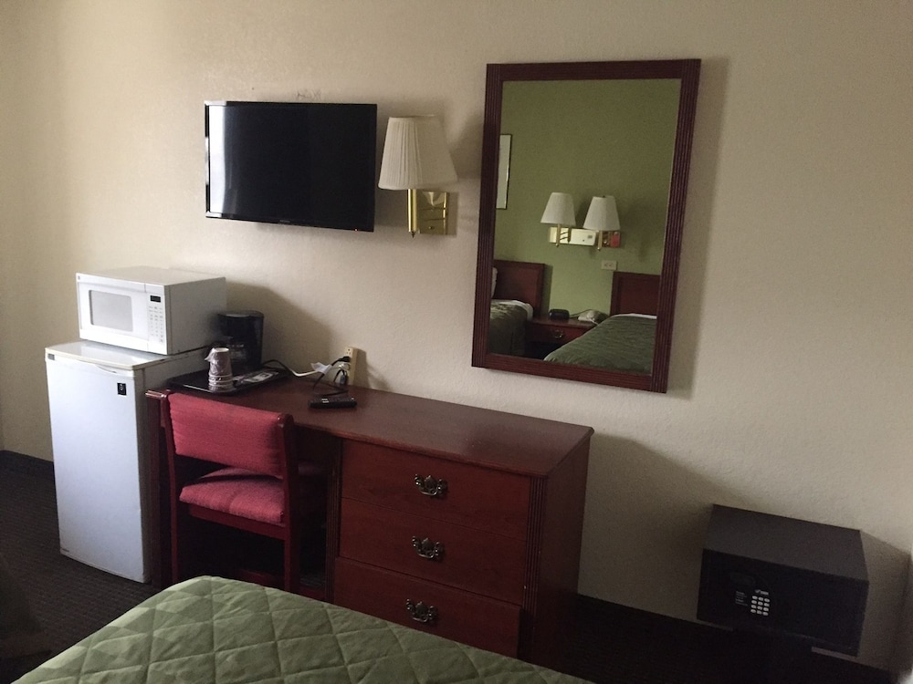 Farmington Inn - photo 10