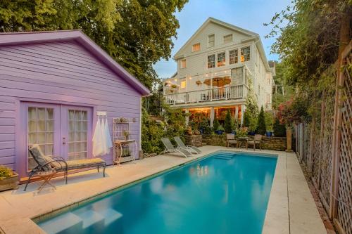 Palazzo Hudson Luxury Pool Hot Tub and Sauna in Hudson, United States