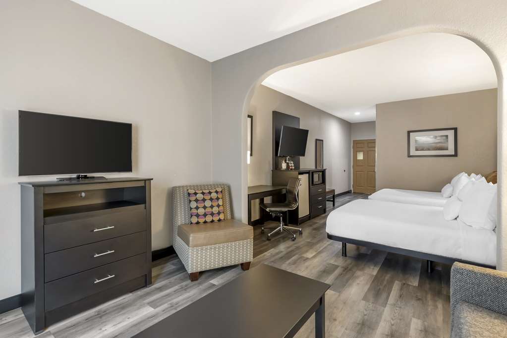 Best Western Plus Des Moines West Inn & Suites - photo 33